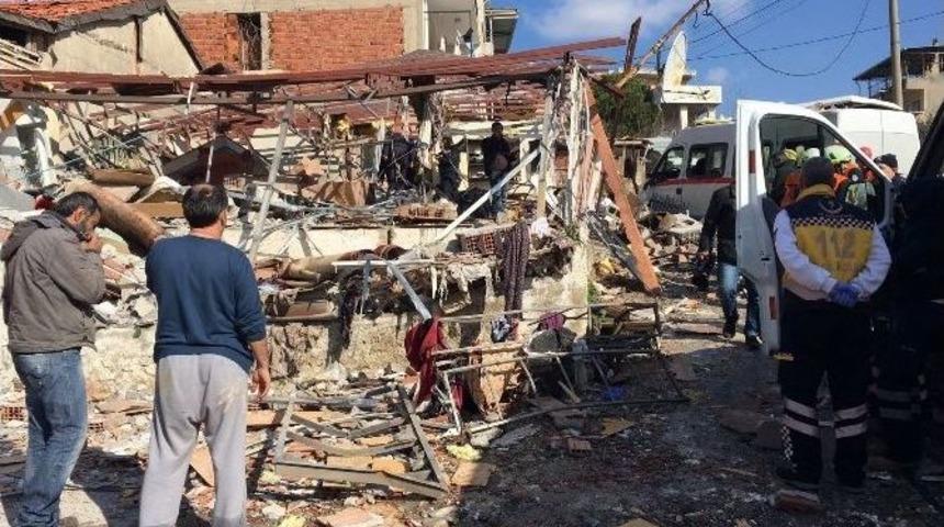 İzmir&rsquo;de Patlama: 1 &Ouml;l&uuml;, 2 Yaralı