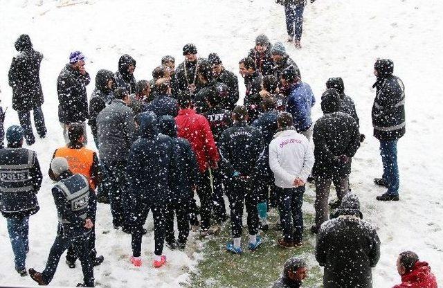 Orduspor - Pazarspor Maçı Kar Yağışından Dolayı Ertelendi