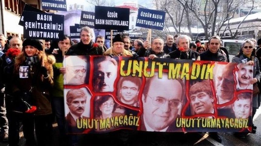 Gazeteciler Basın Şehitleri İ&ccedil;in Y&uuml;r&uuml;d&uuml;