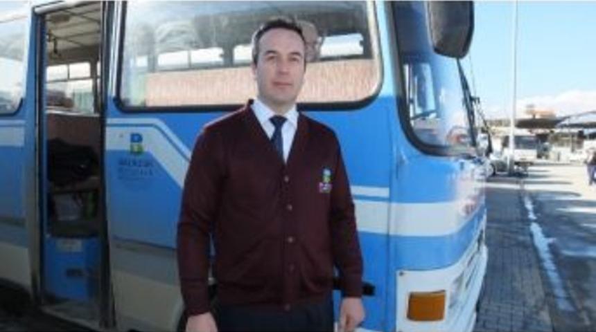 Burhaniye’de Otobüs Sürücüleri Kravat Taktı