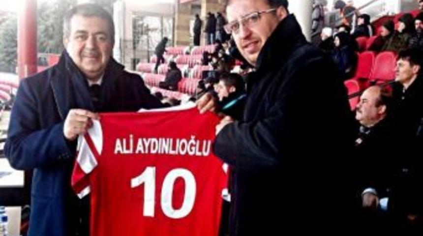 10 Numaralı İlin Milletvekiline 10 Numara Forma