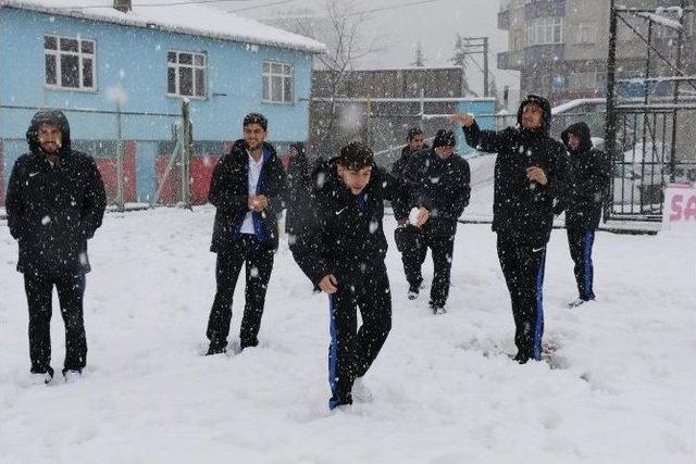 Of Maçına Kar Engeli