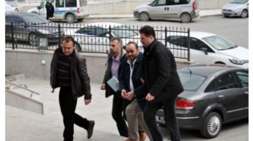 Hakkında Yakalama Emri Bulunan Belediye Eski &Ccedil;alışanı G&ouml;zaltına Alındı