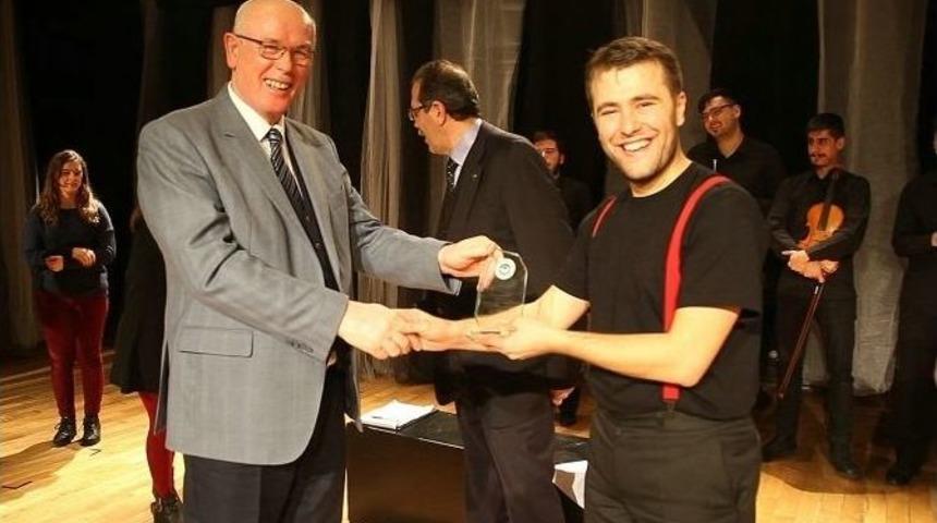 Odunpazarı&rsquo;nda "g&ouml;zlerimi Kaparım Vazifemi Yaparım" Oyunu Sahnede