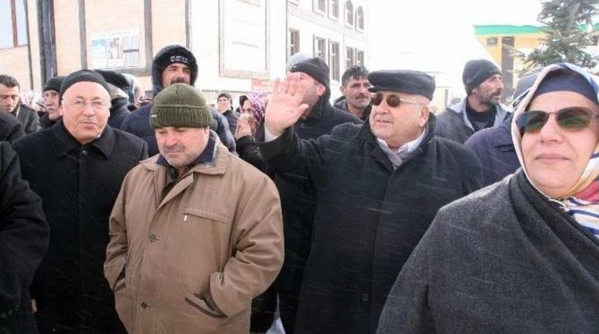 Yozgatlı Hayırsever İş Adamı, İş&ccedil;ilerinin Eşlerini Umreye G&ouml;nderdi