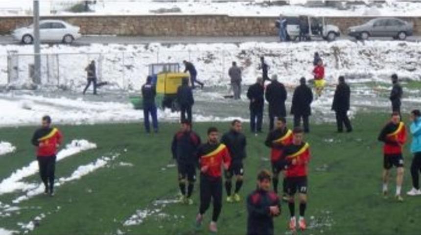 Yeşilyurtspor - Adıyaman 1954 Ma&ccedil;ına Kar Engeli