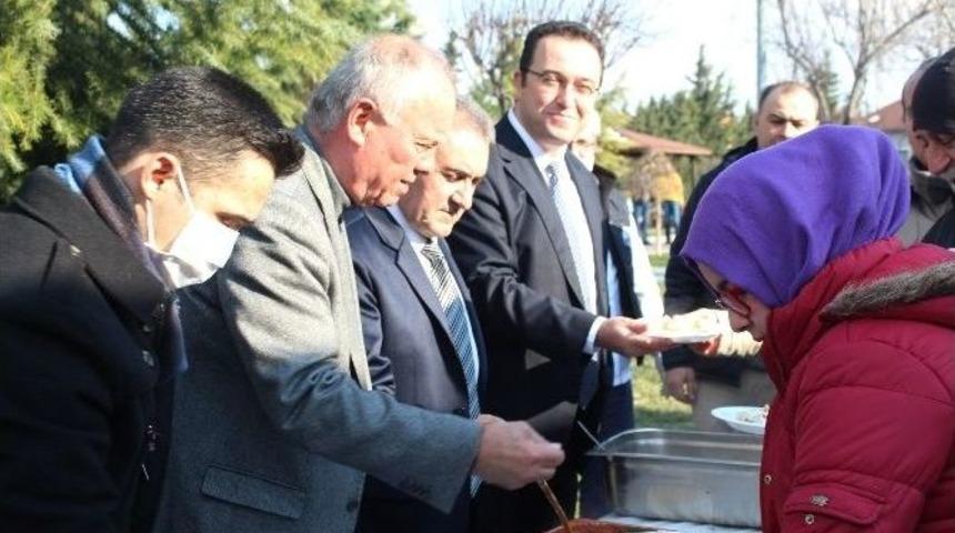 Beylikd&uuml;z&uuml;&rsquo;nde 1 Bu&ccedil;uk Ton Mantı Dağıtıldı