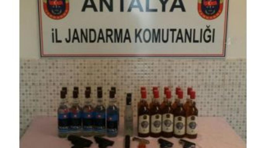 Antalya&rsquo;da Ka&ccedil;ak İ&ccedil;ki Ve Tabanca Ele Ge&ccedil;irildi