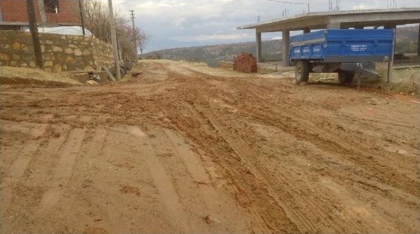 Chp&rsquo;li Vekil Basmacı Kelleci Mahallesi&rsquo;ne Yol Yapılmasını İstedi
