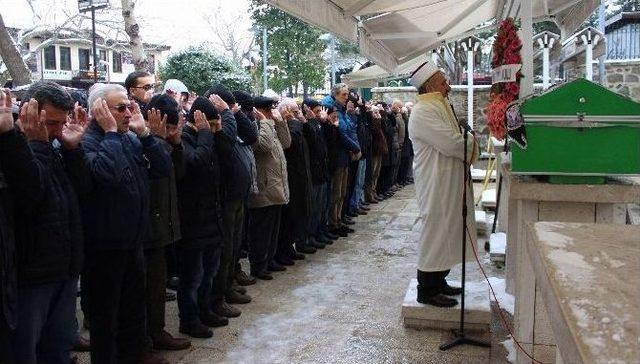 Bursa’nın İlk Kadın Doğum Uzmanı Son Yolculuğuna Uğurlandı