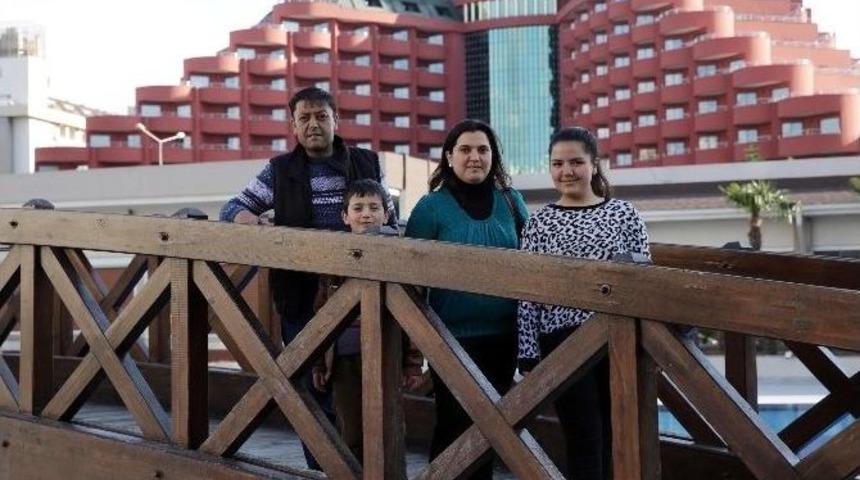 Okul Birincisi Gencin Ailesiyle 5 Yıldızlı Tatil Keyfi