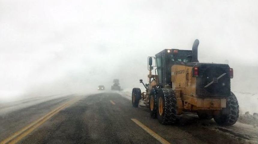 Sertavul Ge&ccedil;idi&rsquo;nde Ulaşım G&uuml;&ccedil;l&uuml;kle Sağlanıyor