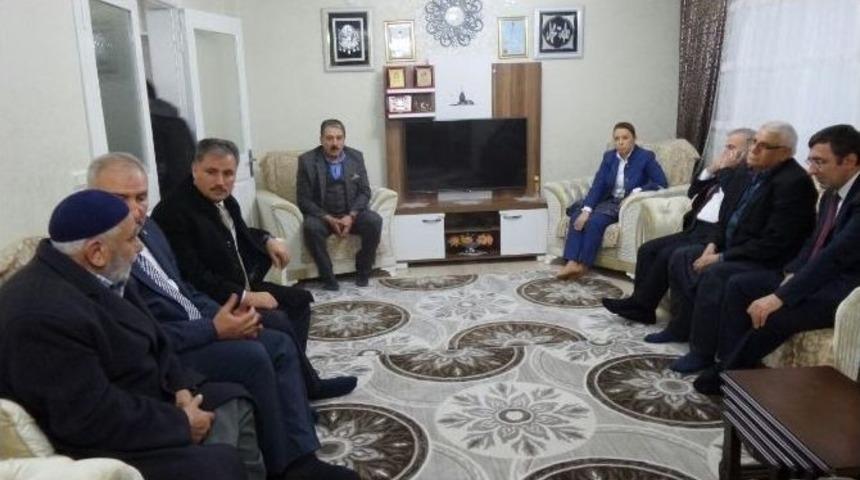 Bakan Yılmaz Ve &Ccedil;alık&rsquo;dan Aile Ziyareti