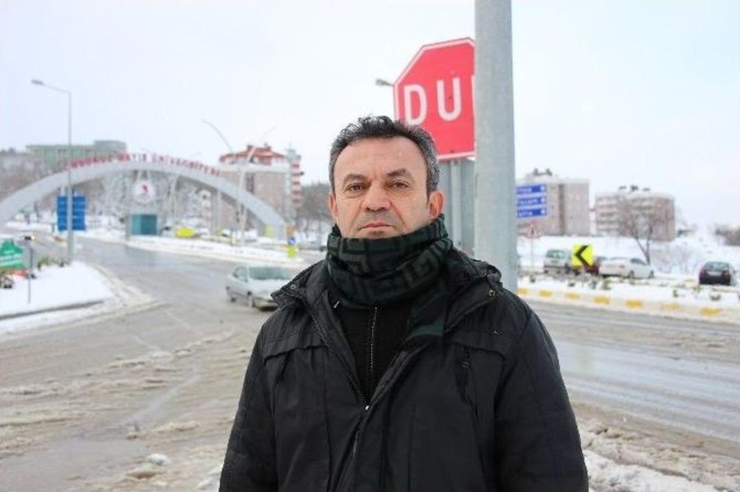 &Ouml;ğrencilerin Soğukta Sınav &Ccedil;ilesi