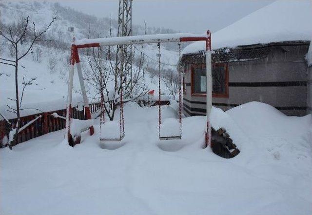 İnebolu’da 74 Köy Yolu Ulaşıma Kapandı