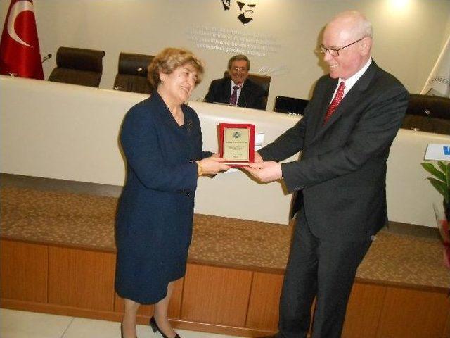 ’porsuk Şiir Akşamları’nda Plaket Ve Onur Ödülleri Verildi