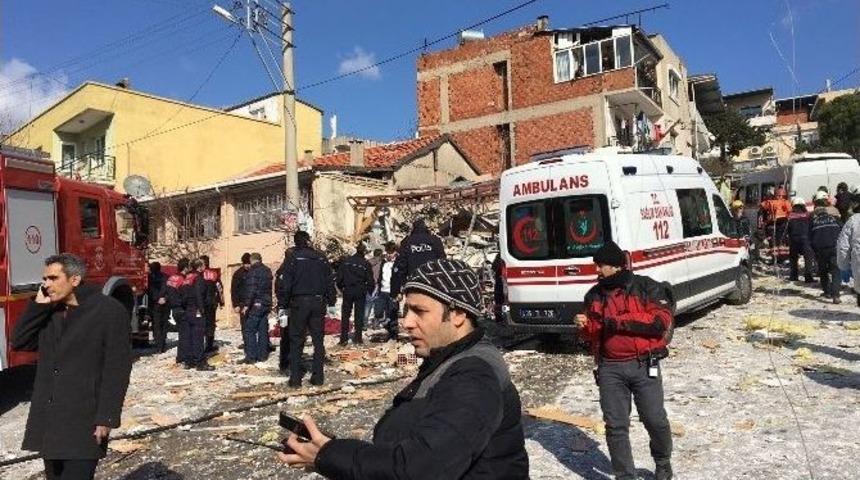 İzmir&rsquo;deki Patlamada Evden Barut İ&ccedil;eren Par&ccedil;alar &Ccedil;ıktı