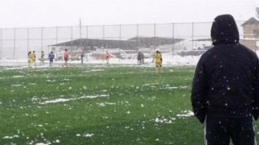 Malatya Bayanlar Spor Kul&uuml;b&uuml; Liderliğini S&uuml;rd&uuml;rd&uuml;