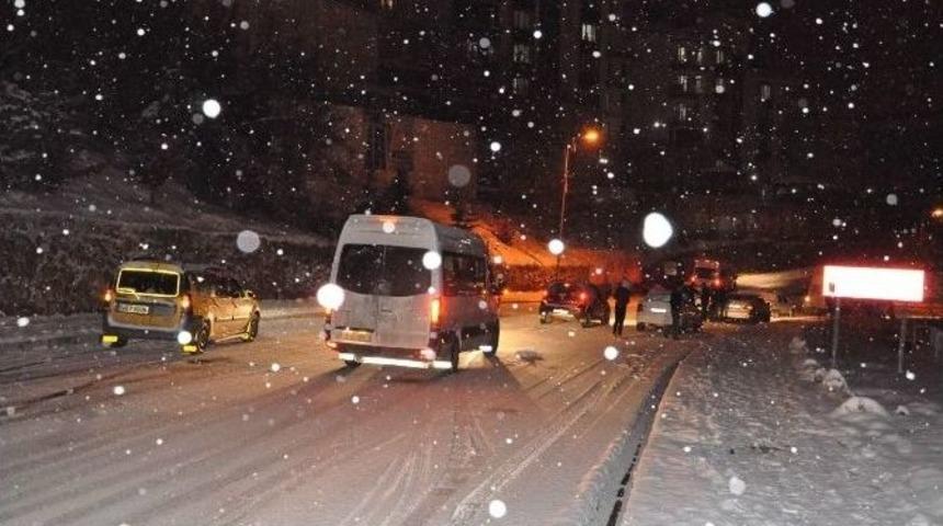 Tunceli&rsquo;de Kar Yağışı Trafiği Fel&ccedil; Etti
