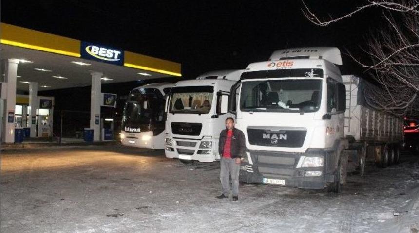 Karaman Polisinden &Ccedil;ekici Ve Kamyon Şof&ouml;rlerine Sıcak &Ccedil;orba İkramı