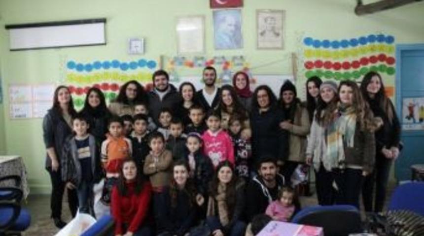 Karnelerini Hediyelerle Birlikte Aldılar