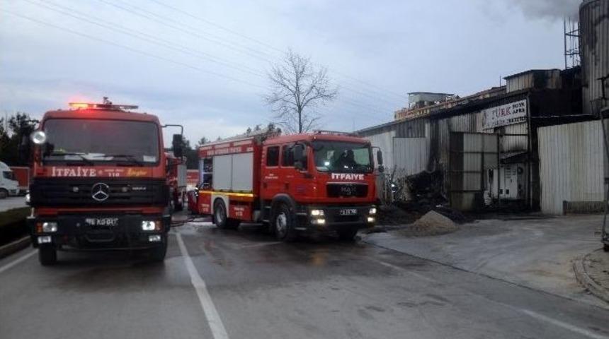 Tekstil Fabrikasında &Ccedil;ıkan Yangın Korkuttu