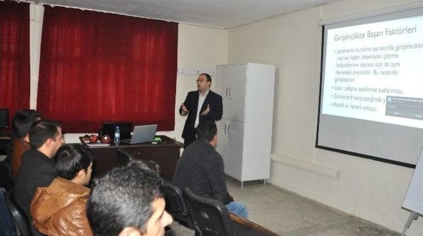 Ak&ccedil;akale&rsquo;de Girişimcilik Kursu