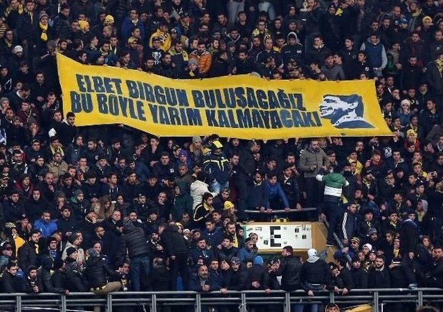 Kadıköy’de Arda’ya Alkış, Volkan’a Tepki