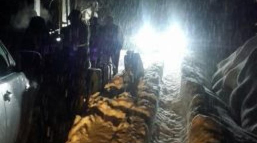 Cenaze Dönüşü Mahsur Kaldılar