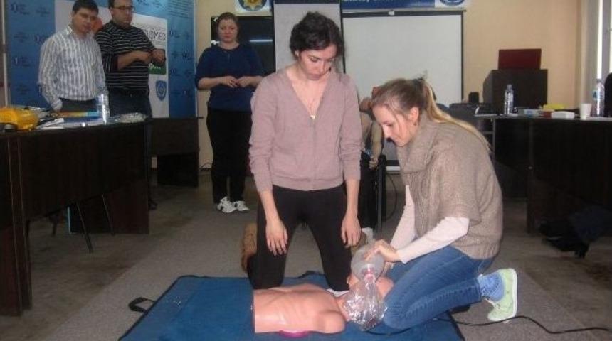 Moldova&rsquo;da Okullarda İlkyardım Eğitimi Devam Ediyor