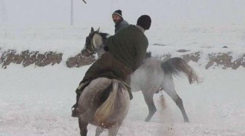 Erzurum&rsquo;da Kar &Uuml;zerinde Cirit