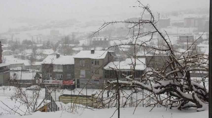 Hakkari&rsquo;de 112 K&ouml;y İle 373 Mezra Yolu Ulaşıma Kapandı