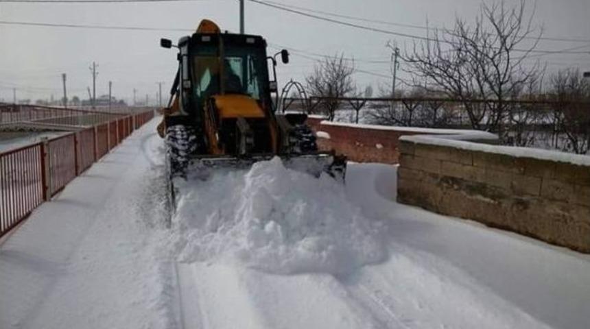 Kaymaklı&rsquo;da Kar Temizleme &Ccedil;alışmaları Yapılıyor