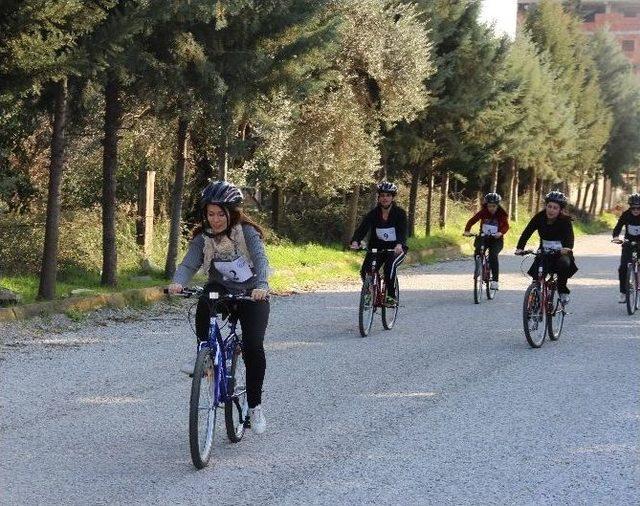 Köşklü Öğretmenler Bisikletleriyle Sağlıklı Yaşama Dikkat Çekti