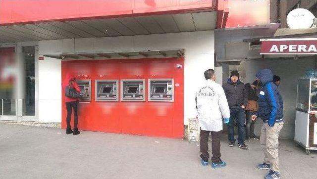 (özel) Bahçelievler’de Duvarı Delip Banka Soydular