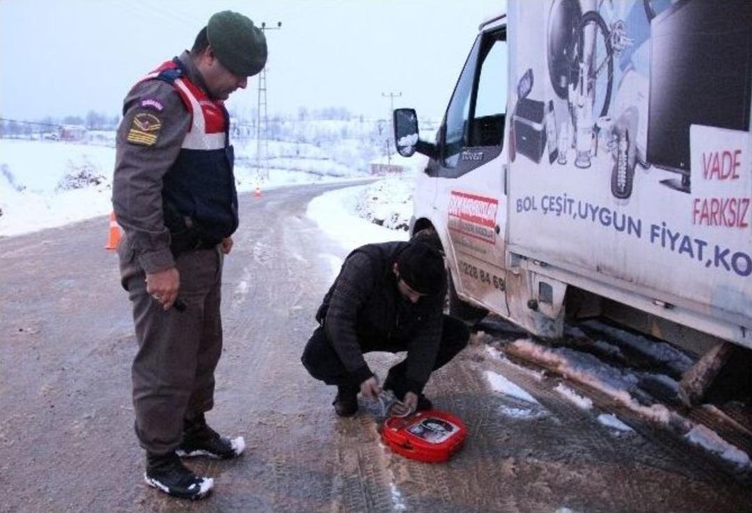 Jandarmadan Kar Lastiği Uygulaması