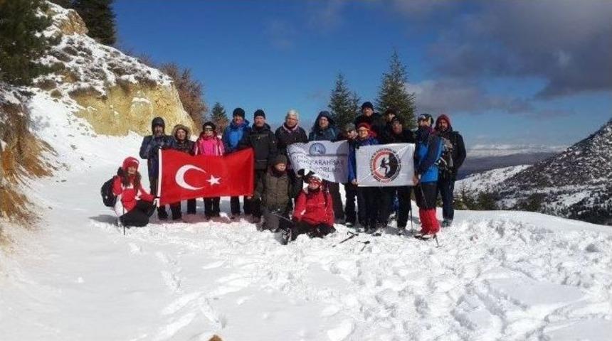 Afdos &Uuml;yeleri Karlar İ&ccedil;inde Doğa Y&uuml;r&uuml;y&uuml;ş&uuml; Yaptı