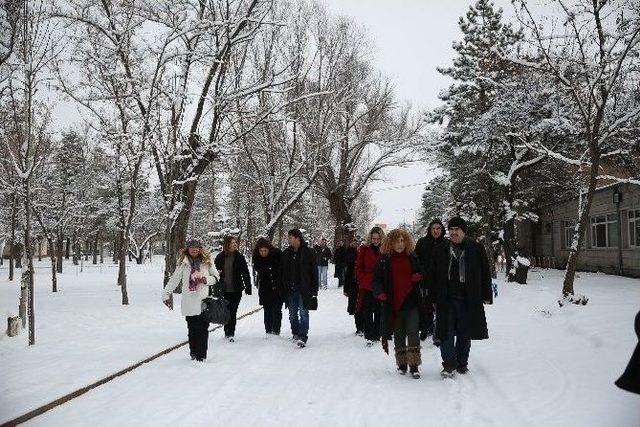 Agü’de ’moleküler Biyoloji Ve Genetikte Güncel Konular’ Sempozyumu