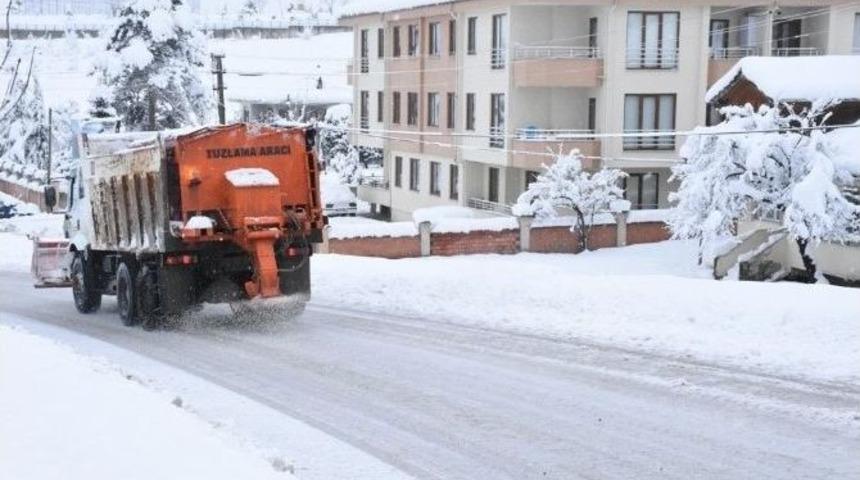 D&uuml;zce&rsquo;de Kar Yağışı Sona Erene Kadar &Ccedil;alışılacak