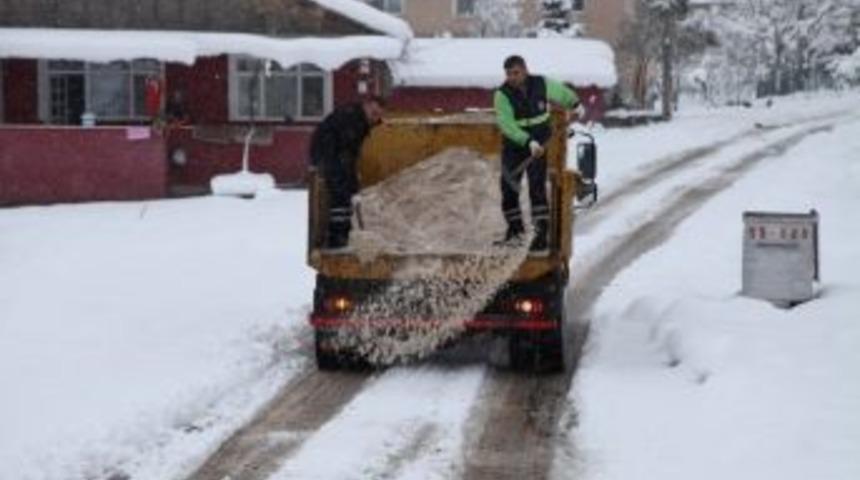 Yoğun Kar Yağışına Rağmen Başiskele &lsquo;de Yollar A&ccedil;ık