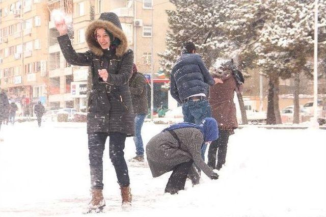 Elazığ’da Kar Nedeniyle 503 Köy Yolu Ulaşıma Kapandı