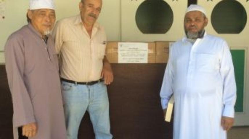 Hediye Kur&rsquo;an-ı Kerimler Yeni Kaledonya M&uuml;sl&uuml;manlarına Ulaştı