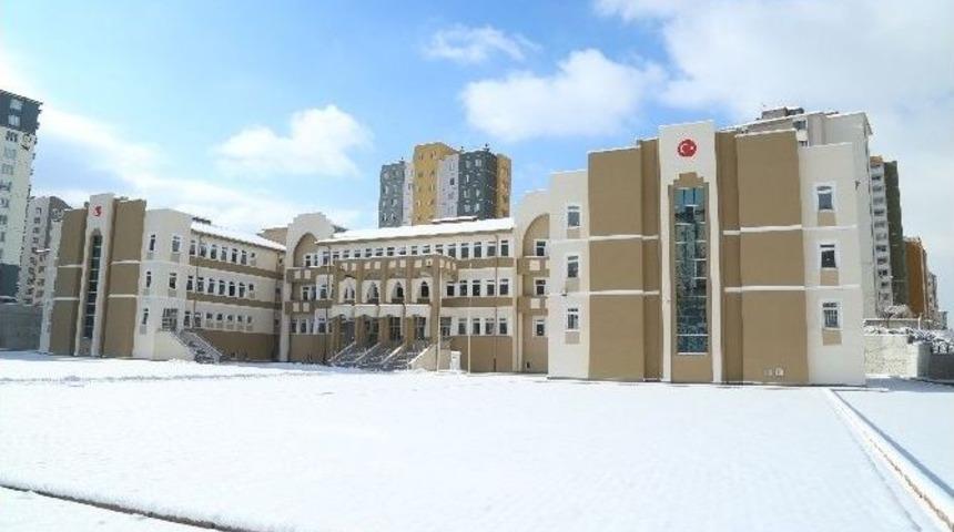 Talas&rsquo;a Bir İlkokul Bir De Ortaokul