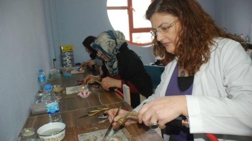 Tokatlı Hanımlara G&uuml;m&uuml;ş İşlemeciliği Kursu