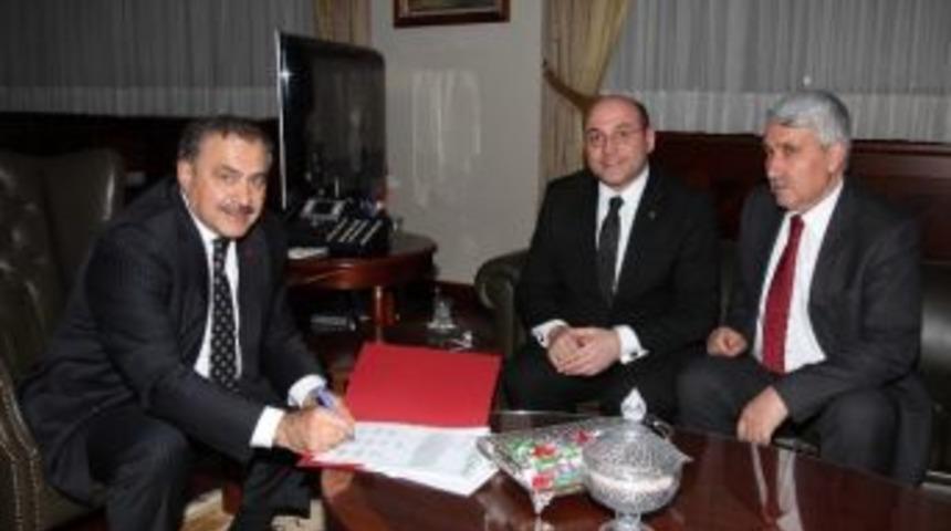 Bakan Veysel Eroğlu&rsquo;ndan K&uuml;tahya İ&ccedil;in Yıldırım Hızında İmza
