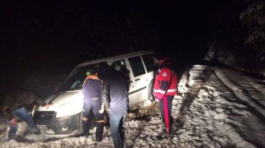 Donmak &Uuml;zere Olan 3 Kişiyi Umke Kurtardı