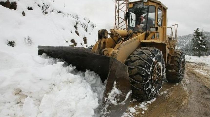 Kar Nedeniyle Kapanan Yollar A&ccedil;ılıyor