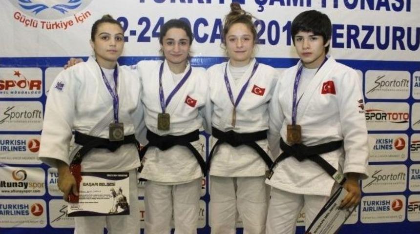 Kağıtsporlu Judocular 5 T&uuml;rkiye Derecesiyle D&ouml;nd&uuml;