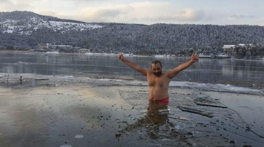 Eksi 20 Derecede Abant G&ouml;l&uuml;ne Girdi