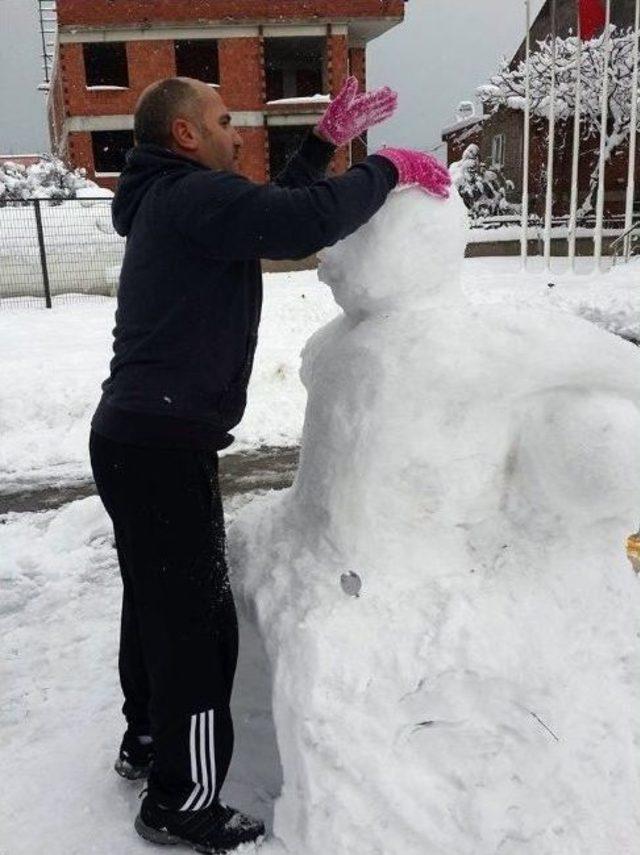 Öğrenciler Kardan Seyit Onbaşı Büstü Yaptı